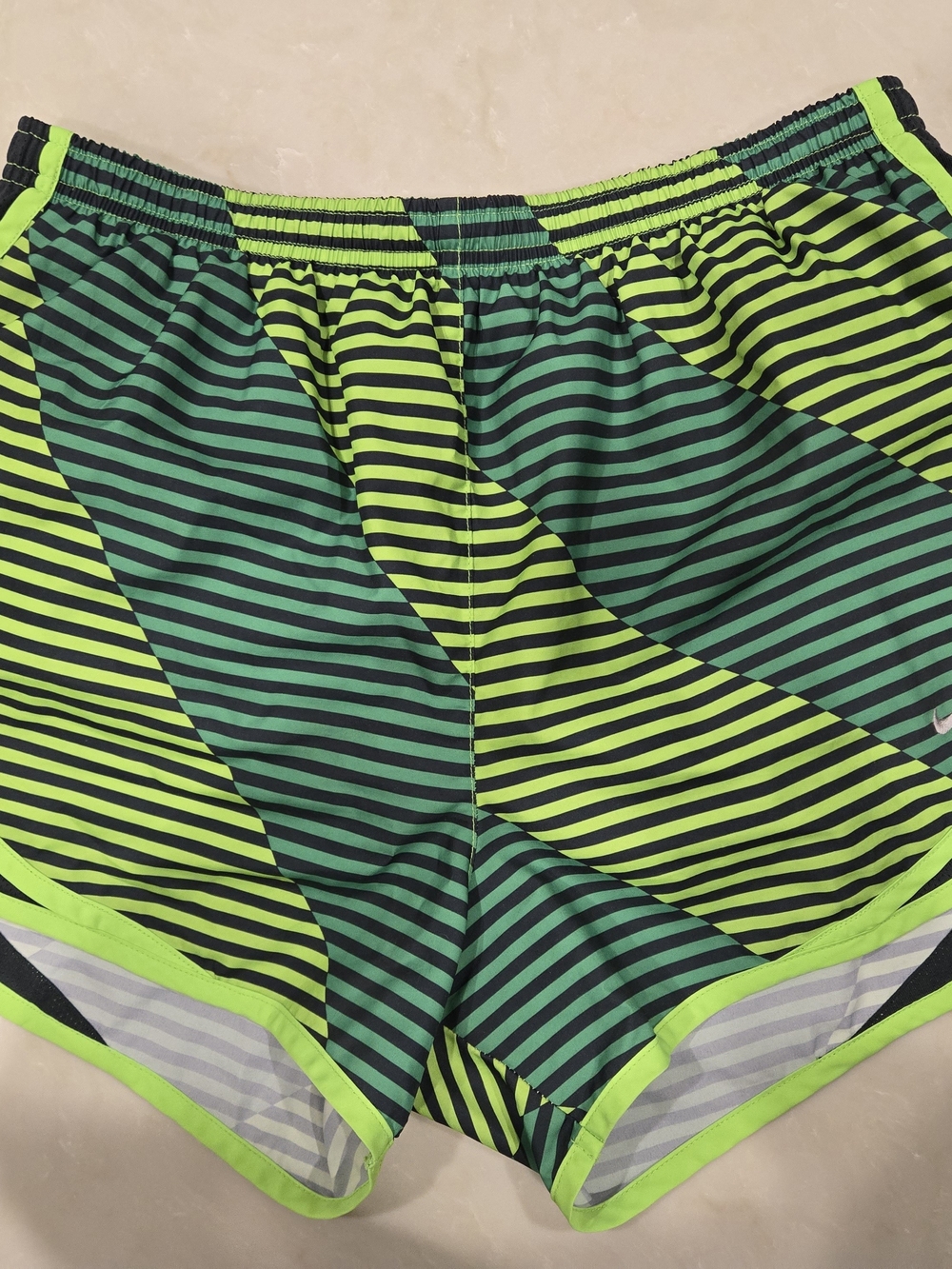 Nike Tempo Women's Mid-Rise 3" Brief-Lined Stripe Running Shorts - L
